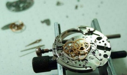 沛纳海手表轴断了要多少钱维修（沛纳海表壳凹陷）